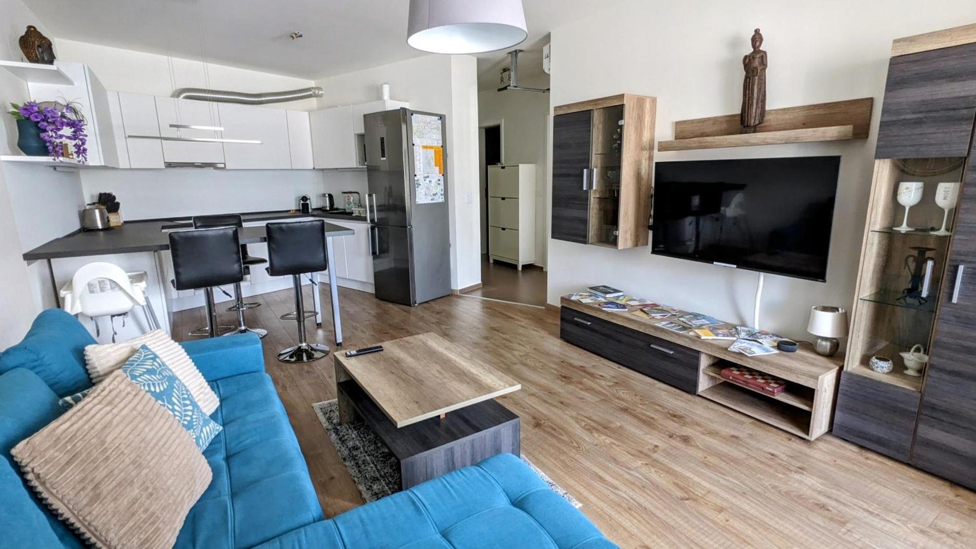 E2 Luxury Oldtown Apt - 2X Parking, Foodstore, Pcscreen, Netflix, Unlimited Music, Crib, Babychair, Fastwifi, Aircon Košice Exterior foto