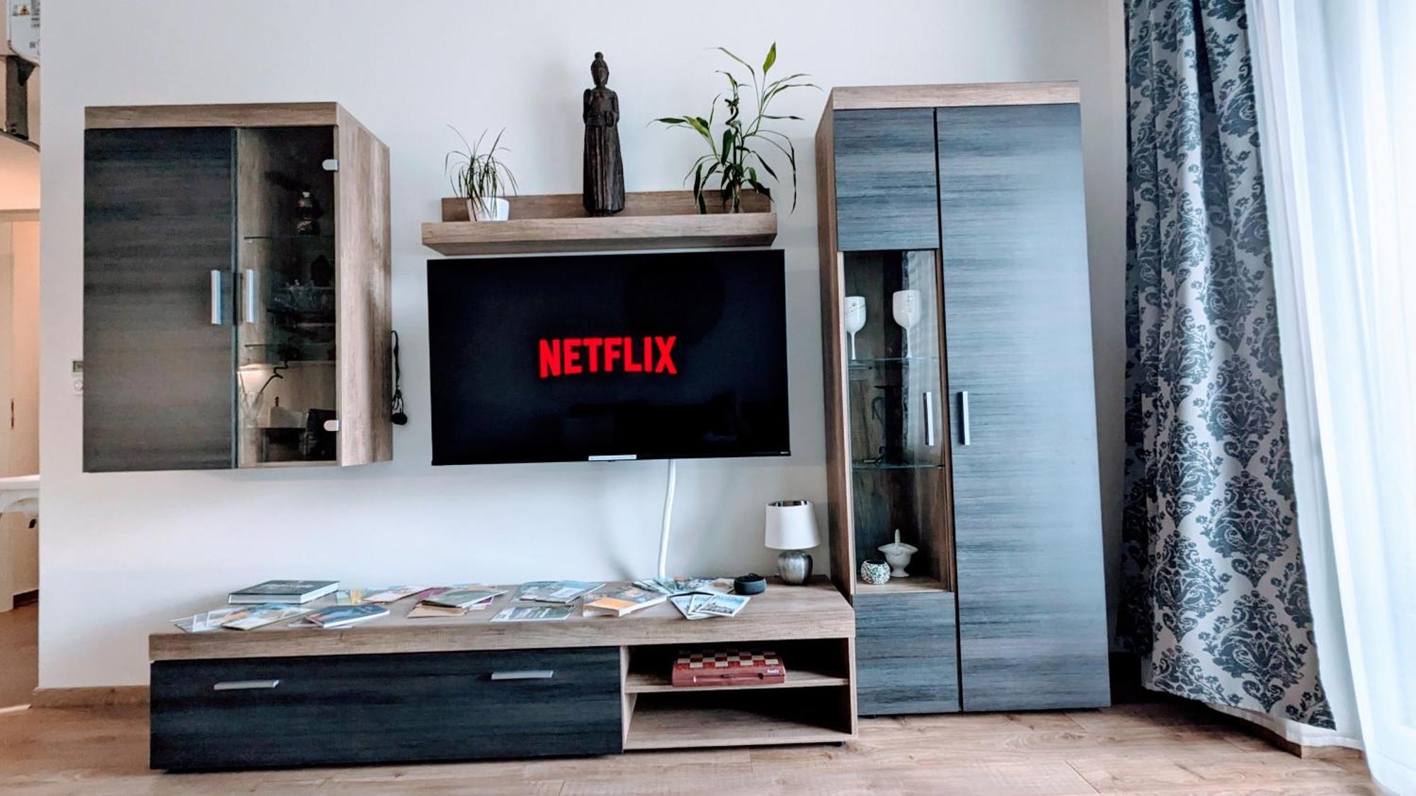 E2 Luxury Oldtown Apt - 2X Parking, Foodstore, Pcscreen, Netflix, Unlimited Music, Crib, Babychair, Fastwifi, Aircon Košice Exterior foto